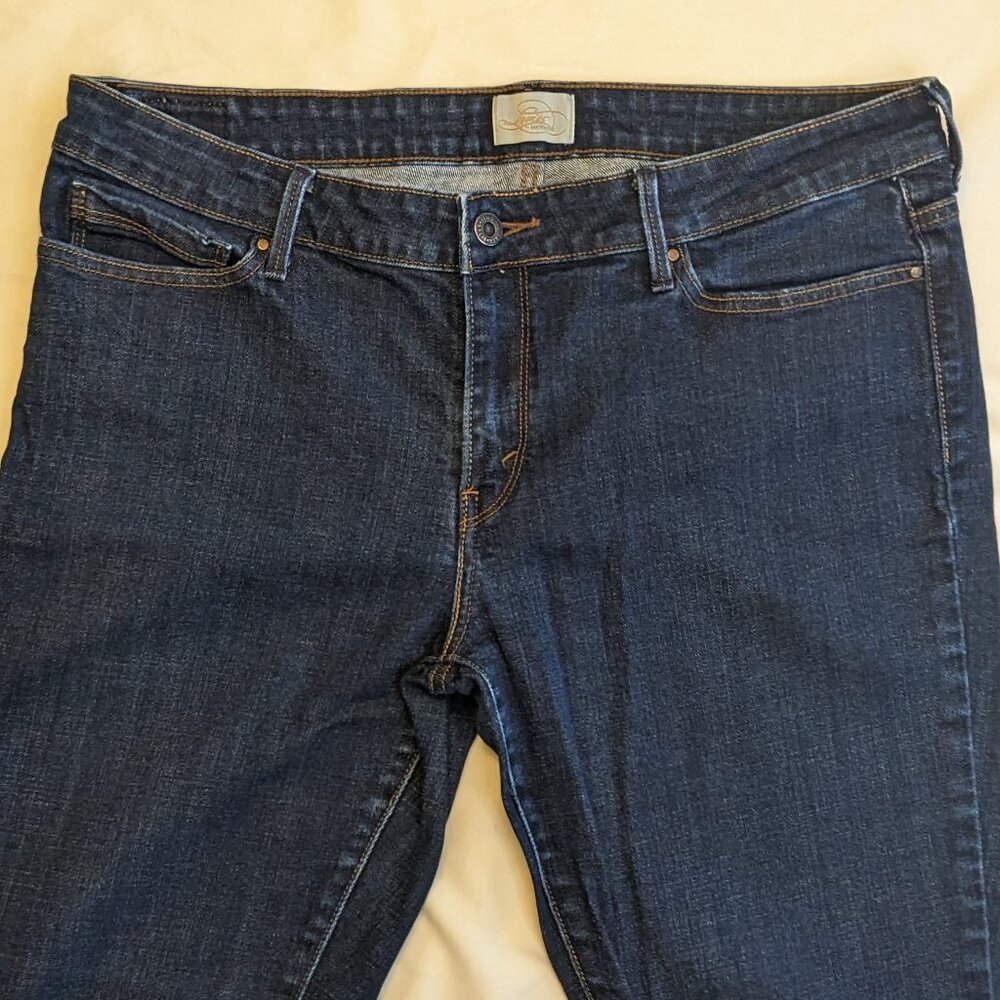 Levi's Cropped Jean